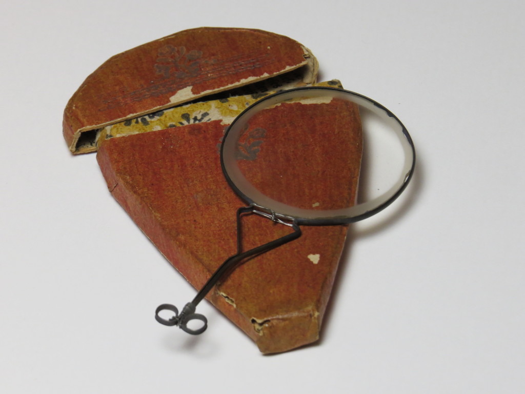 Nuremberg - magnifier - paper case