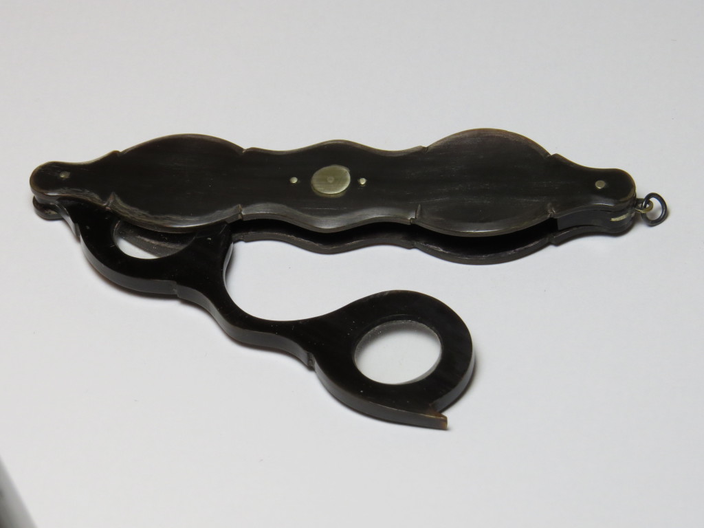 Lorgnette - horn