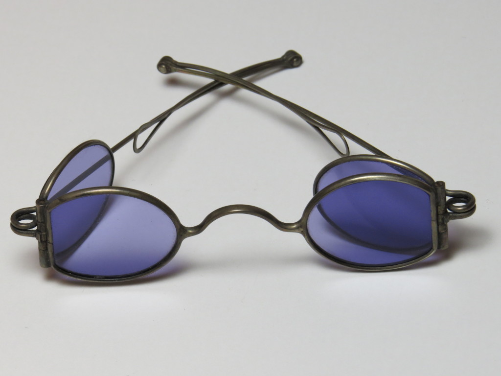 Four lens - tinted - spring hinge